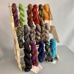 div. Zubehörhändler Shop Display for GOTS yarns Lazy Lion